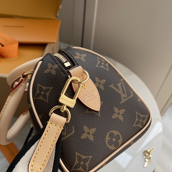 ルイヴィトンバッグ素材ディテール